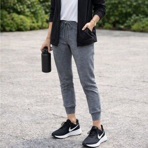 Nike Revolution 5 Black White Running Shoes Women’s Size 8 BQ3207-002